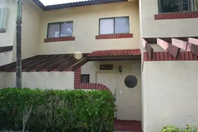 4733 NW 90th Ave, Sunrise: photo 1 of 19