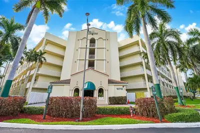 10710 NW 66th St #313, Doral: photo 1 of 16