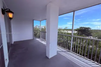 3660 NE 166th St #615, North Miami Beach: photo 1 of 12
