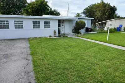 1533 NE 48th St, Pompano Beach: photo 1 of 28