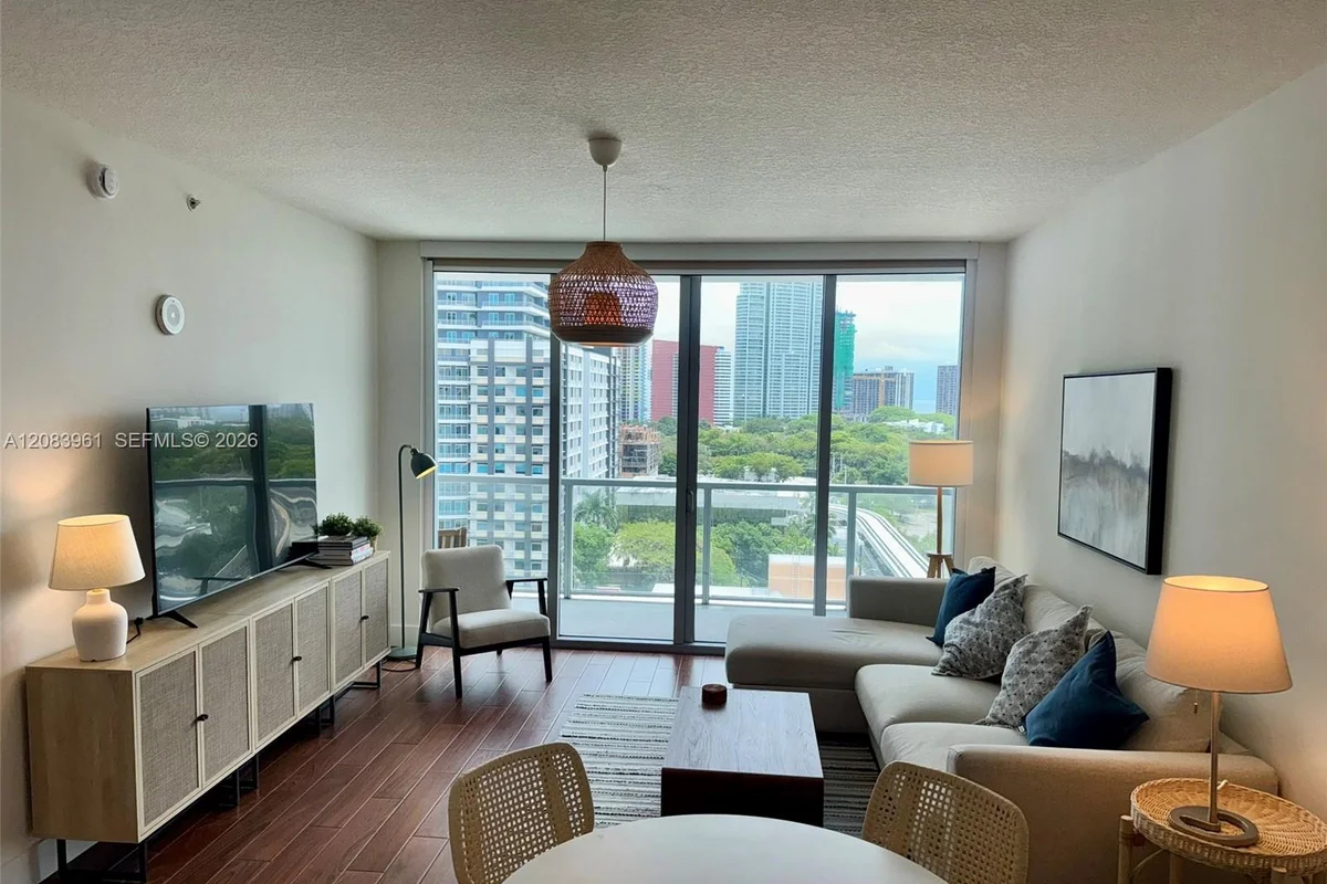 79 SW 12th St #1502, Miami: photo 1 of 32