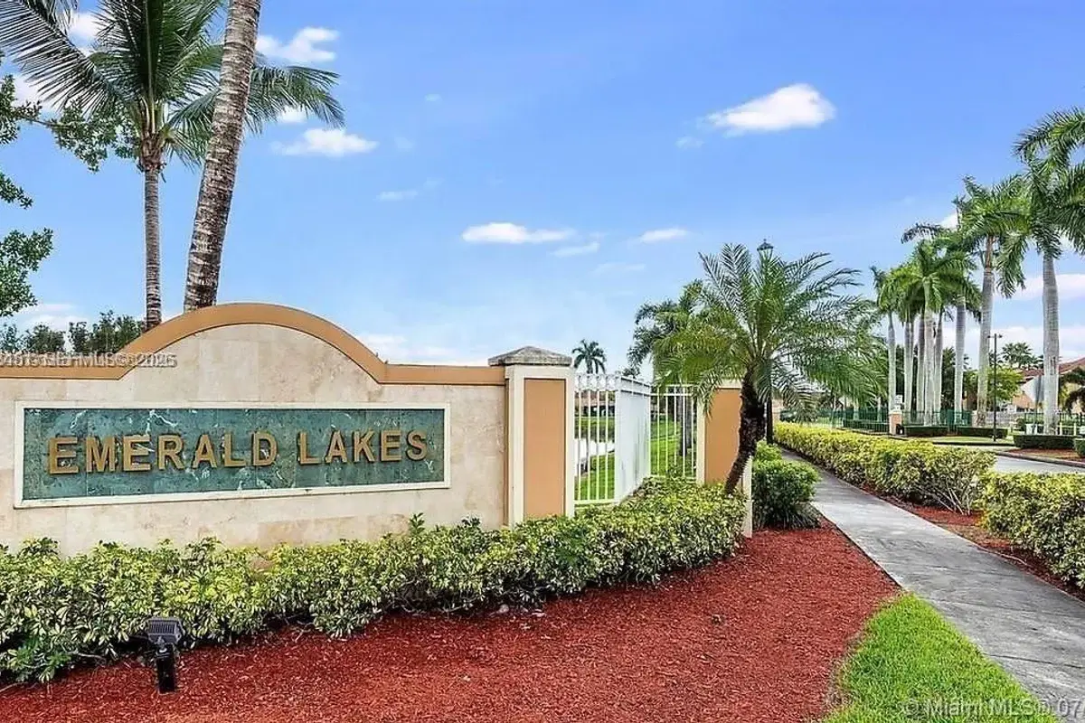 833 SW 148th Pl, Miami: photo 1 of 13
