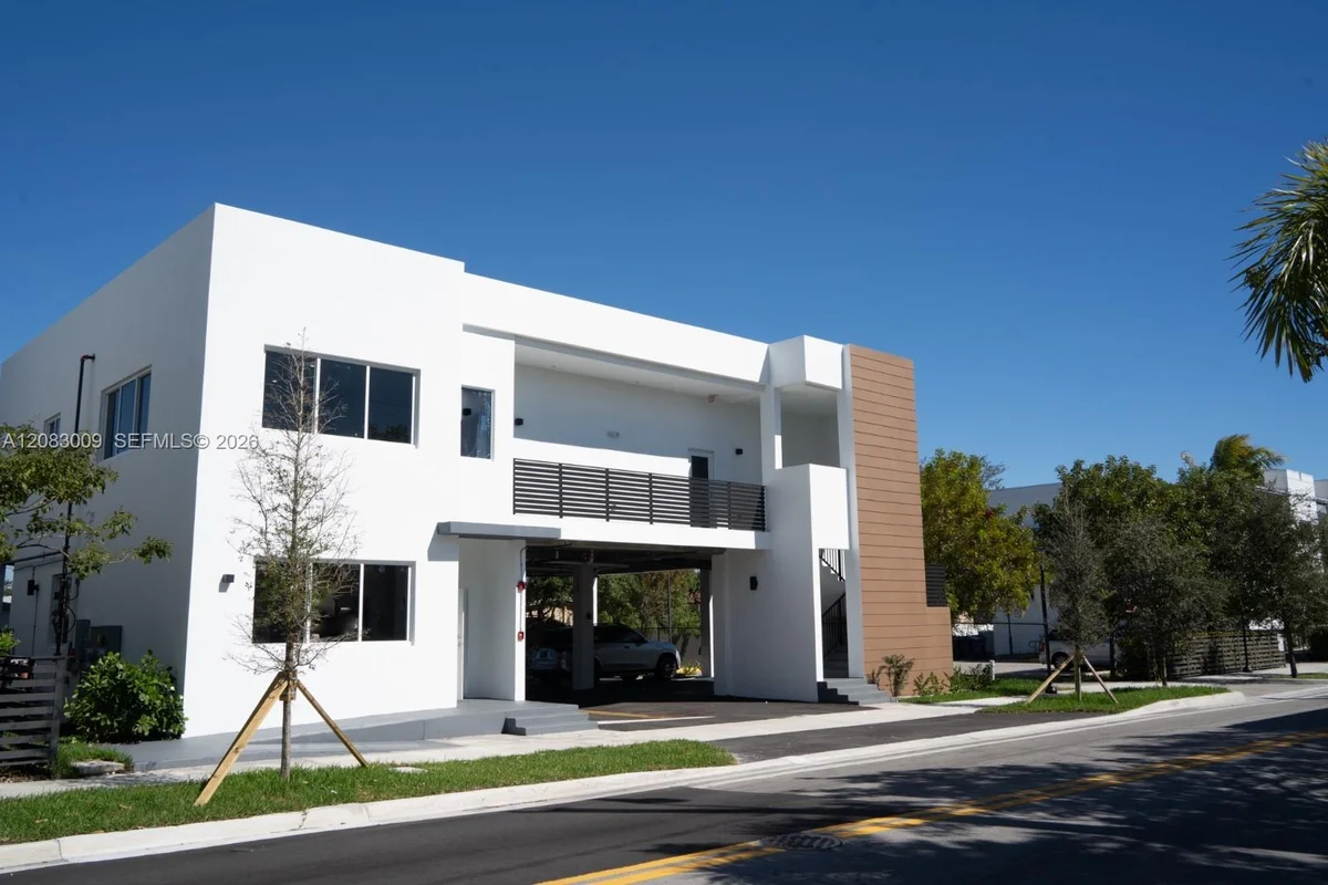 500 Foster Rd #C, Hallandale Beach: photo 1 of 11