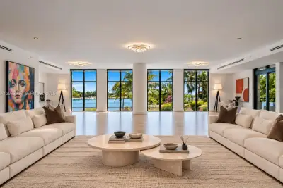 7025 Fisher Island Dr, Miami Beach: photo 1 of 49