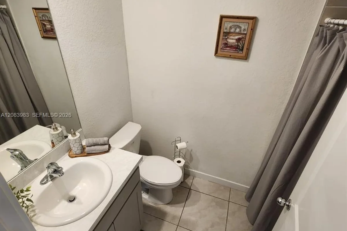 326 NE 1st Dr, Florida City: photo 1 of 11