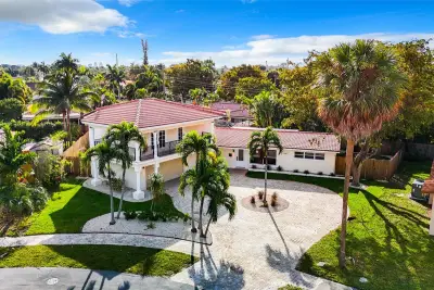 2836 NW 11th Ave, Wilton Manors: photo 1 of 52