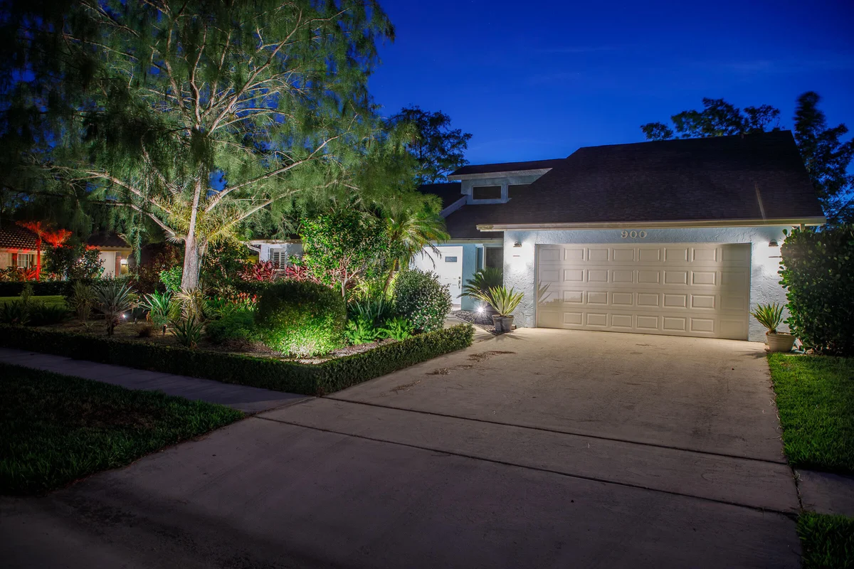 900 Cosmos Ct, Wellington: photo 1 of 47