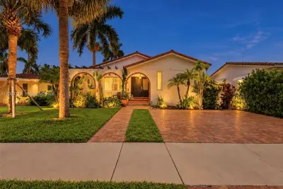 1119 Buchanan St, Hollywood: photo 1 of 31