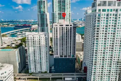 227 NE 2nd St #3001, Miami: photo 1 of 32