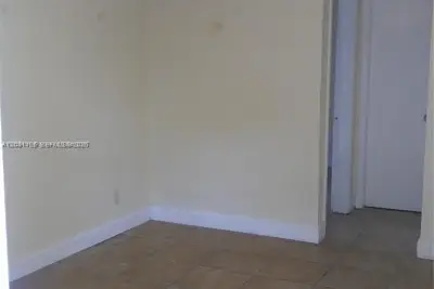 2441 SW 27th Ave #3, Miami: photo 1 of 4