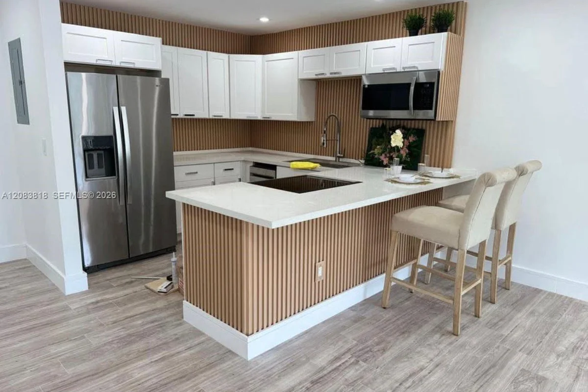 15201 NE 6th Ave #C210, Miami: photo 1 of 15