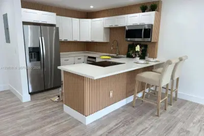 15201 NE 6th Ave #C210, Miami: photo 1 of 15