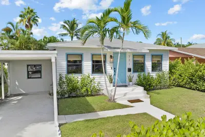 721 Dobbins St, West Palm Beach: photo 1 of 37