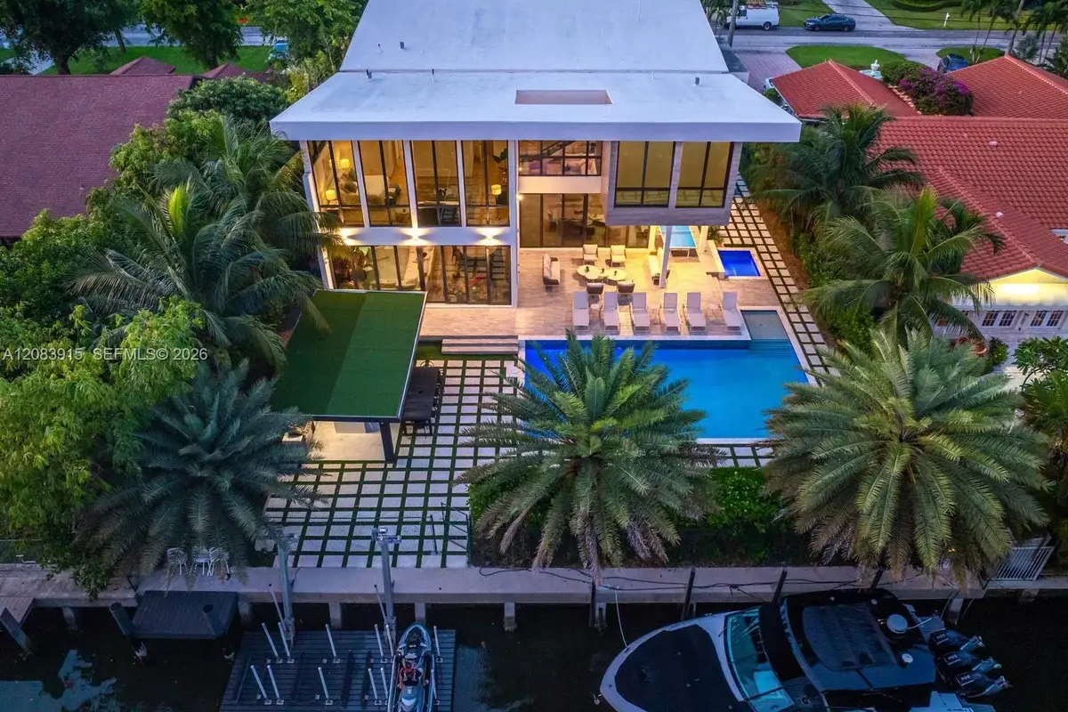 521 Holiday Dr, Hallandale Beach: photo 1 of 45