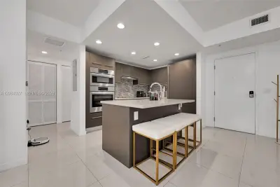 7825 NW 107th Ave #507, Doral: photo 1 of 32