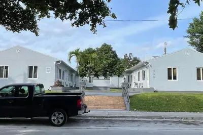 430 SW 6th Ave #2, Miami: photo 1 of 5