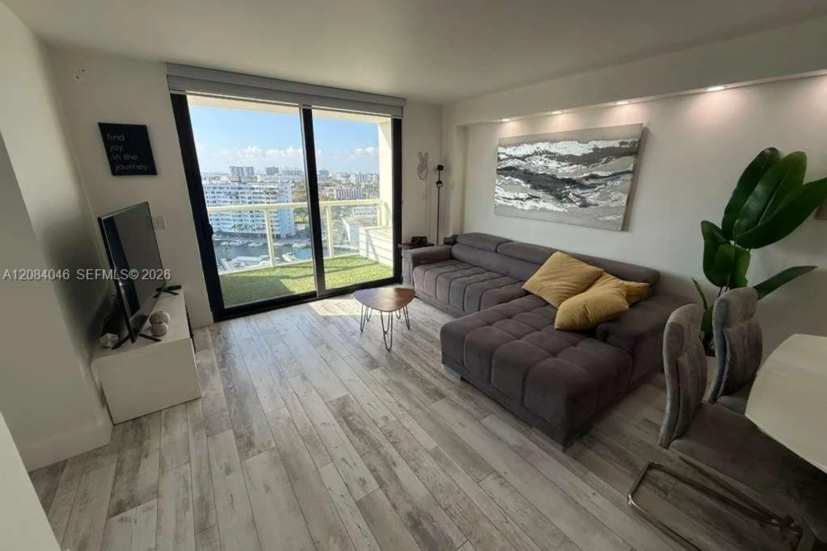 13499 Biscayne Blvd #1414, North Miami: photo 1 of 21