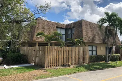 6575 W 24th Ct #3-14, Hialeah: photo 1 of 28