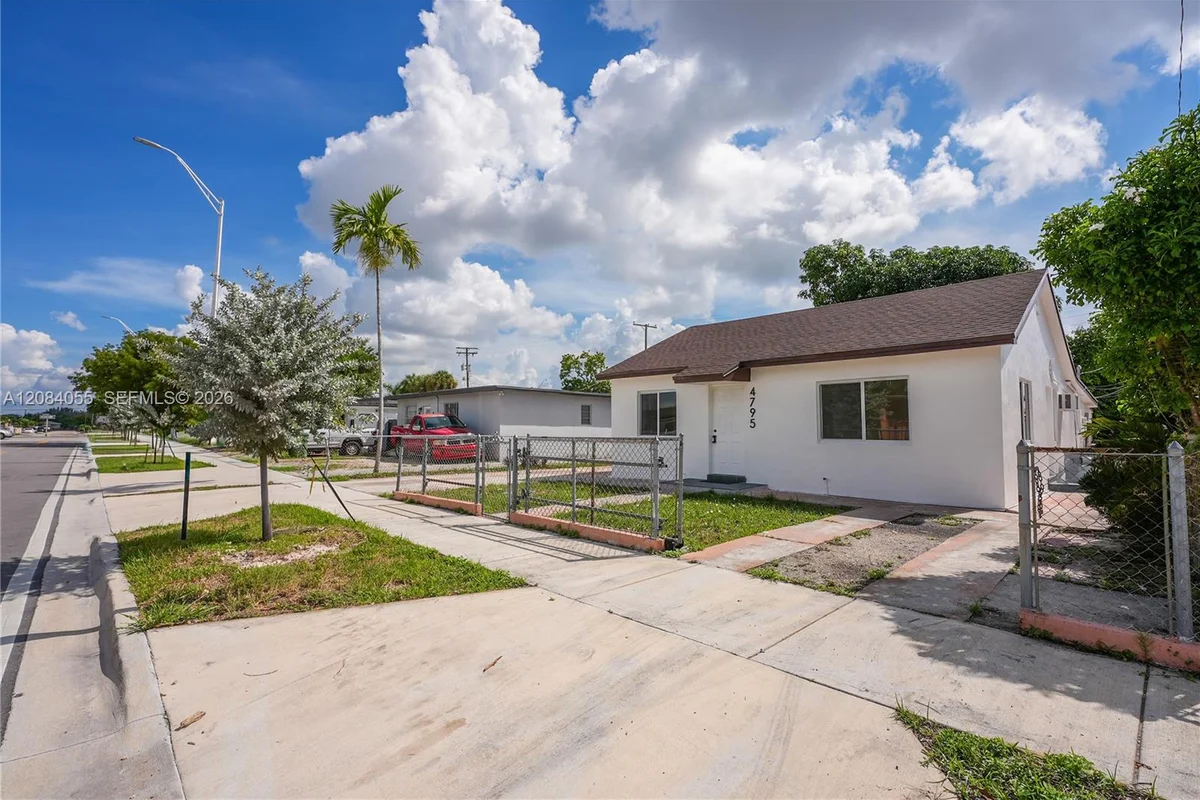 4795 E 8th Ct, Hialeah: photo 1 of 27