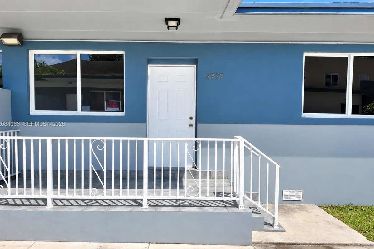 3737 NW 20th Ave, Miami: photo 1 of 15