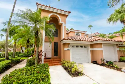 202 Legendary Cir, Palm Beach Gardens: photo 1 of 24