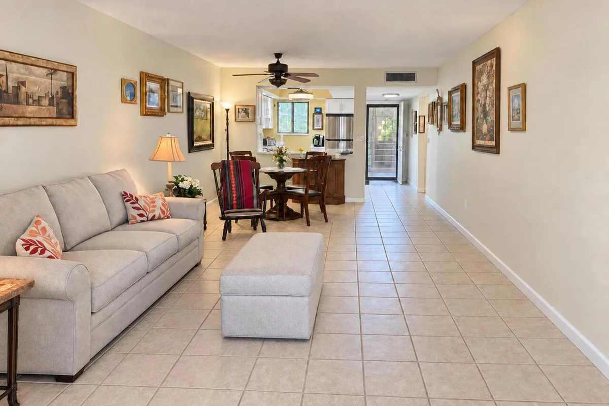 3154 Via Poinciana #115, Lake Worth: photo 1 of 30