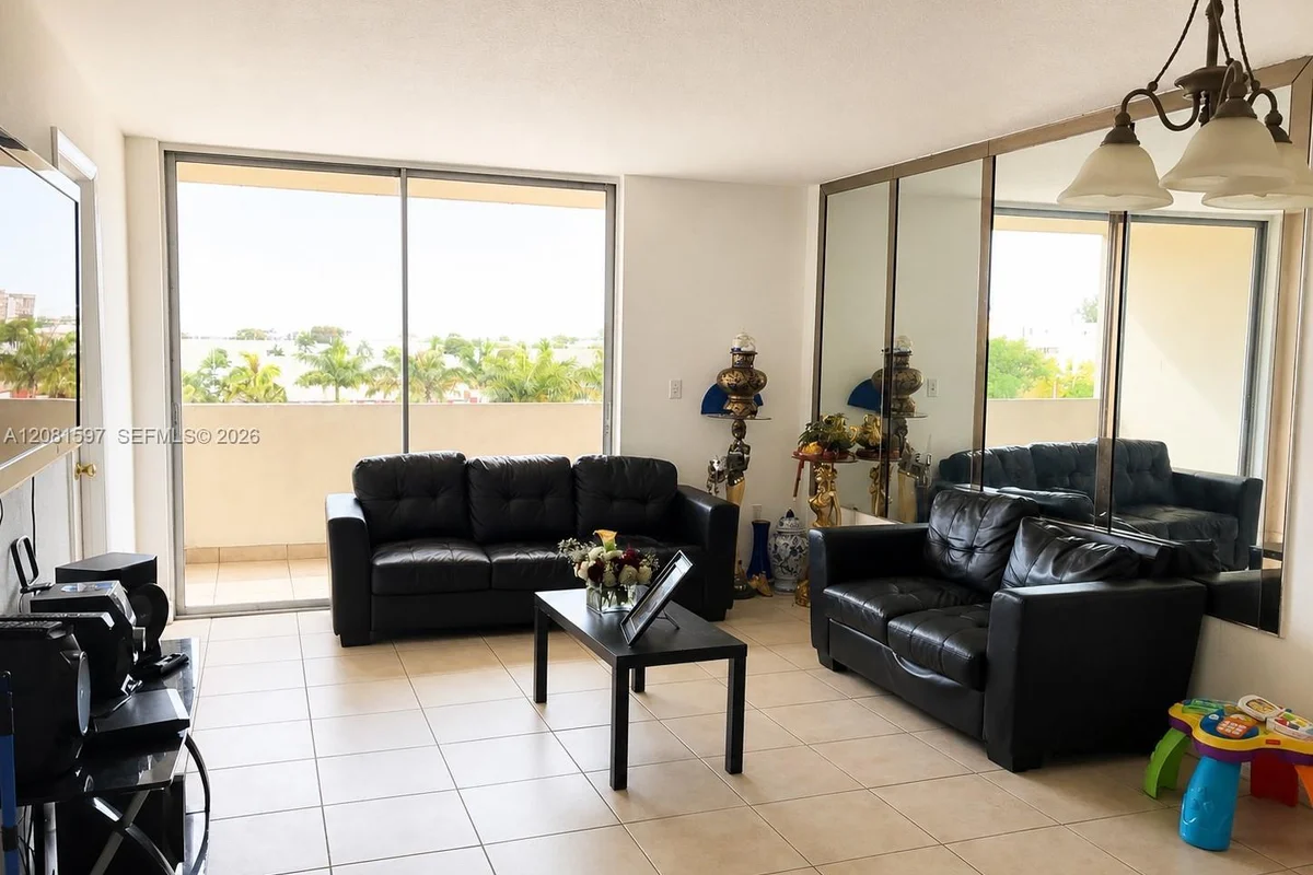 10090 NW 80th Ct #1561, Hialeah Gardens: photo 1 of 10