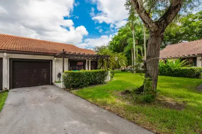 7143 Wisteria Way, Tamarac: photo 1 of 34