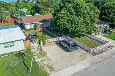 826 S M St, Lake Worth Beach: photo 1 of 28