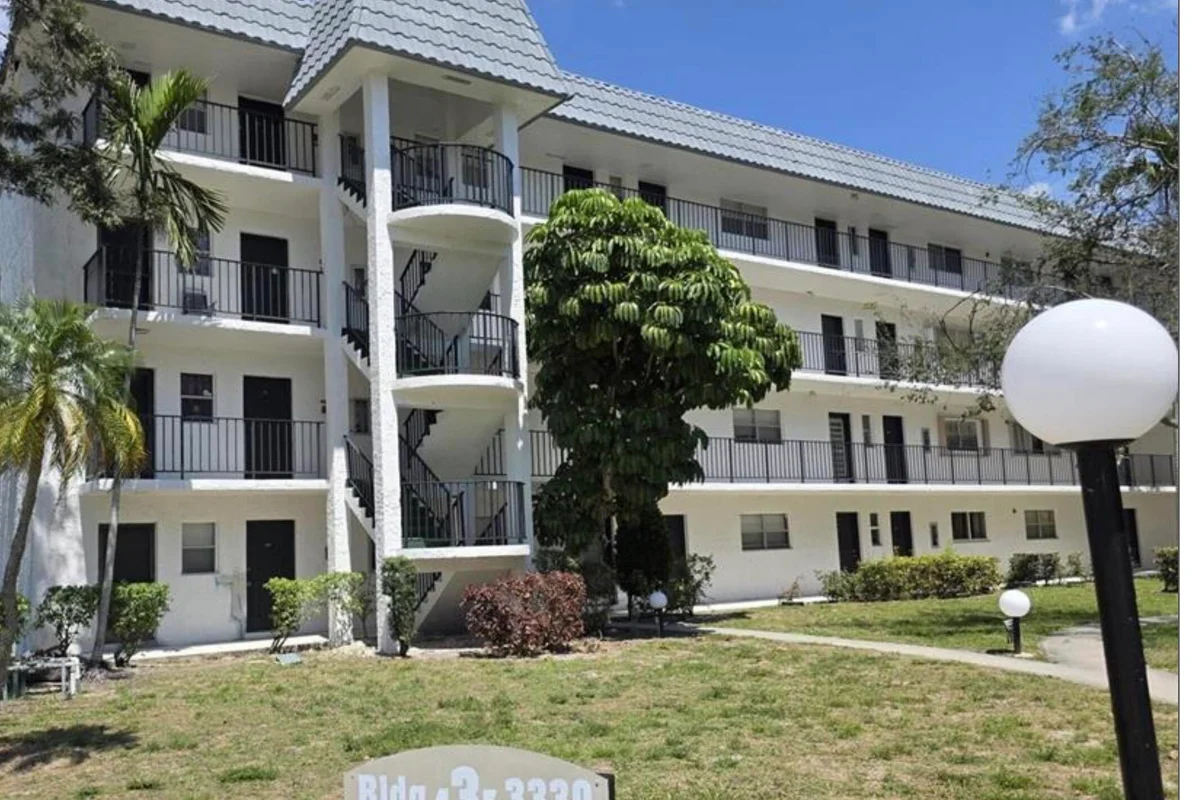 3330 Spanish Moss Ter #212, Lauderhill: photo 1 of 3