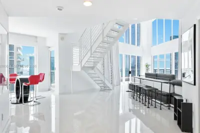 60 SW 13th St #3800, Miami: photo 1 of 24