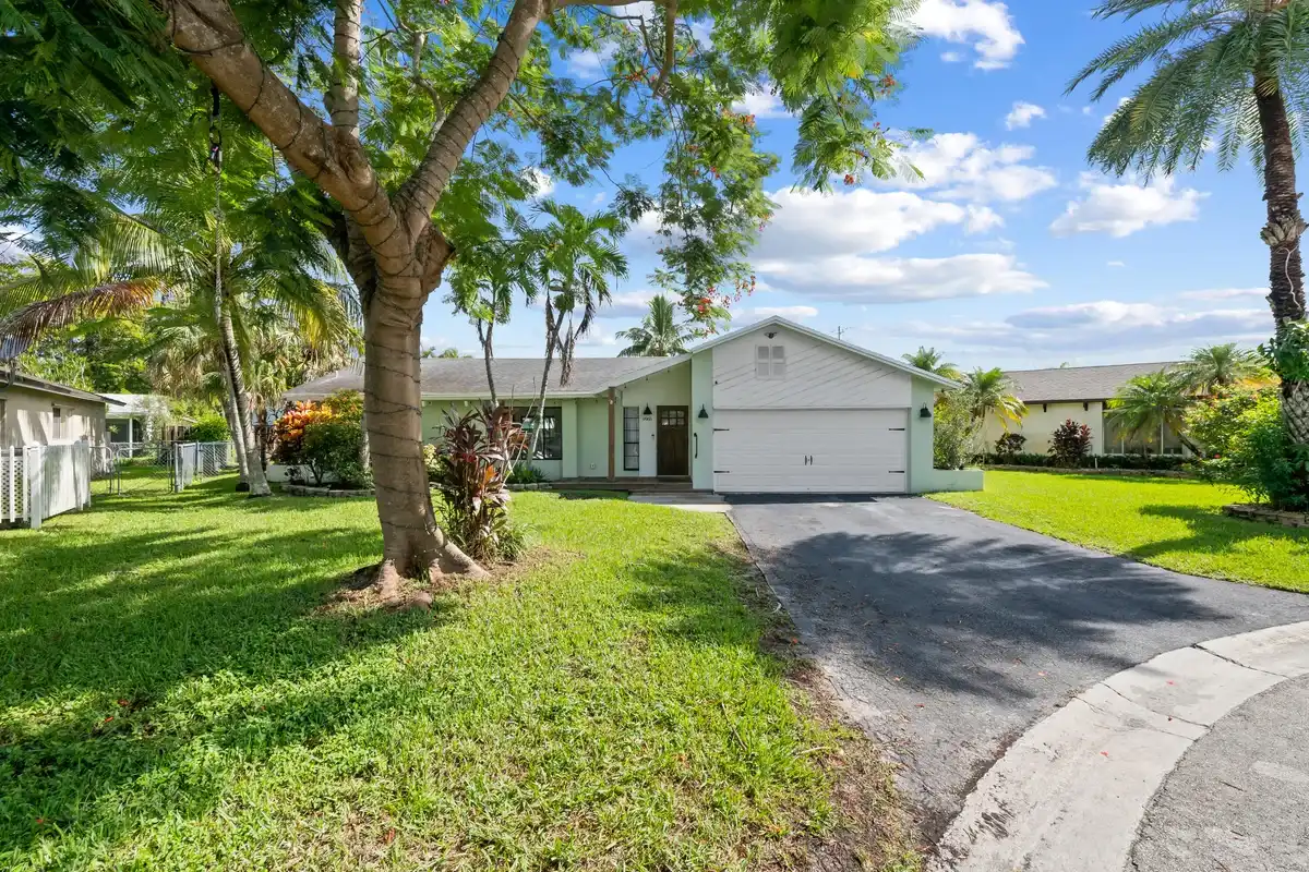 9965 NW 23rd St, Coral Springs: photo 1 of 30