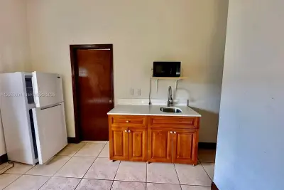21731 SW 127th Ct #B, Miami: photo 1 of 9