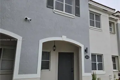 3031 SE 17th Ave, Homestead: photo 1 of 28
