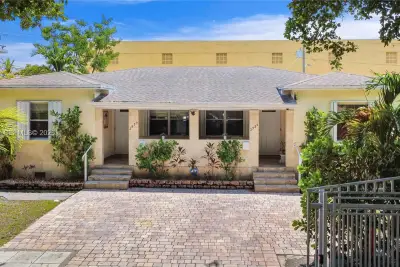 2530 SW 27th St, Miami: photo 1 of 50