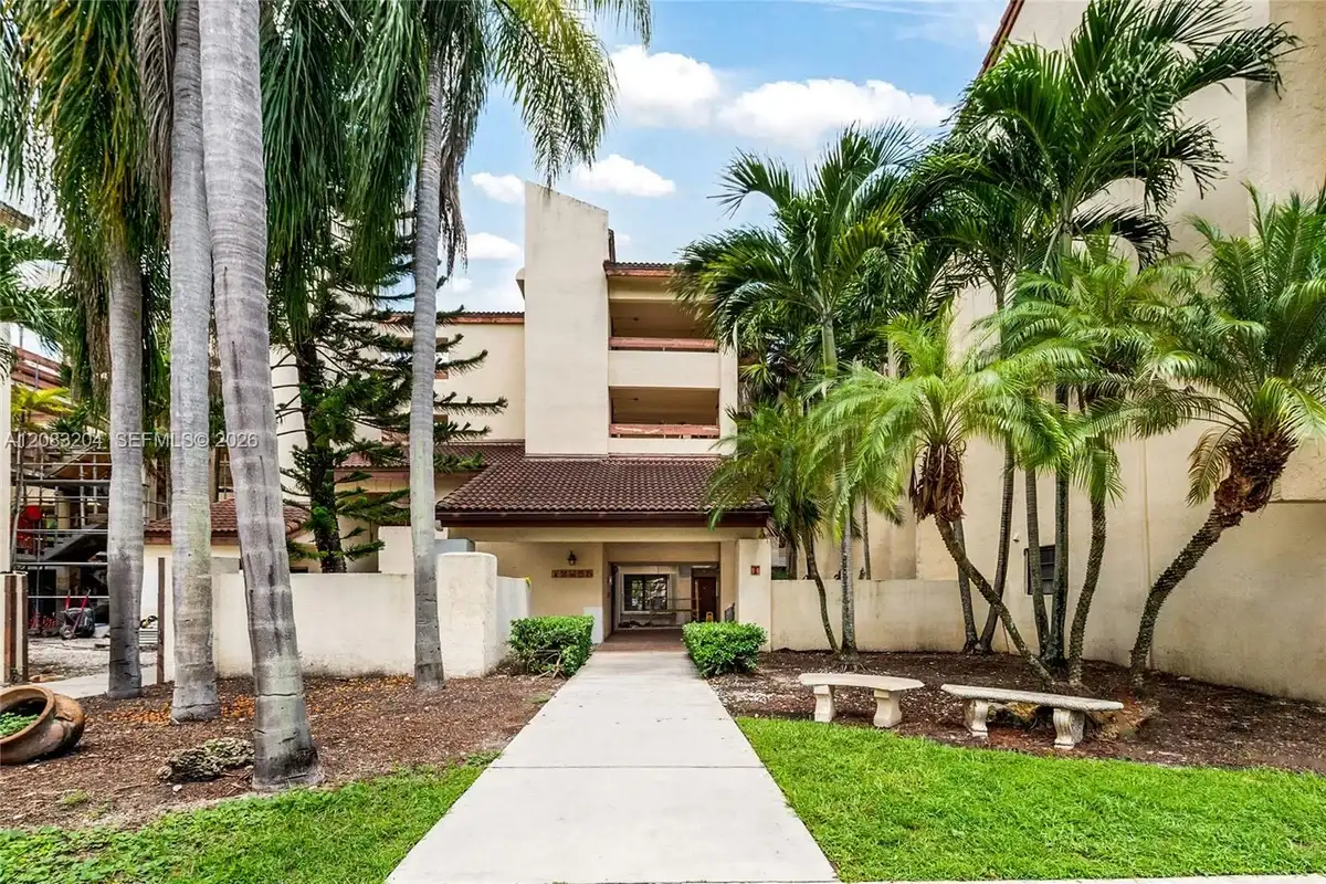 12455 SW 93rd Ter #301T, Miami: photo 1 of 19