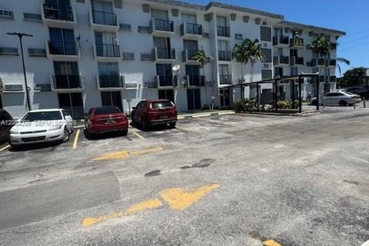 16450 NW 2nd Ave #205, Miami: photo 1 of 1
