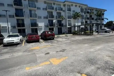 16450 NW 2nd Ave #205, Miami: photo 1 of 1