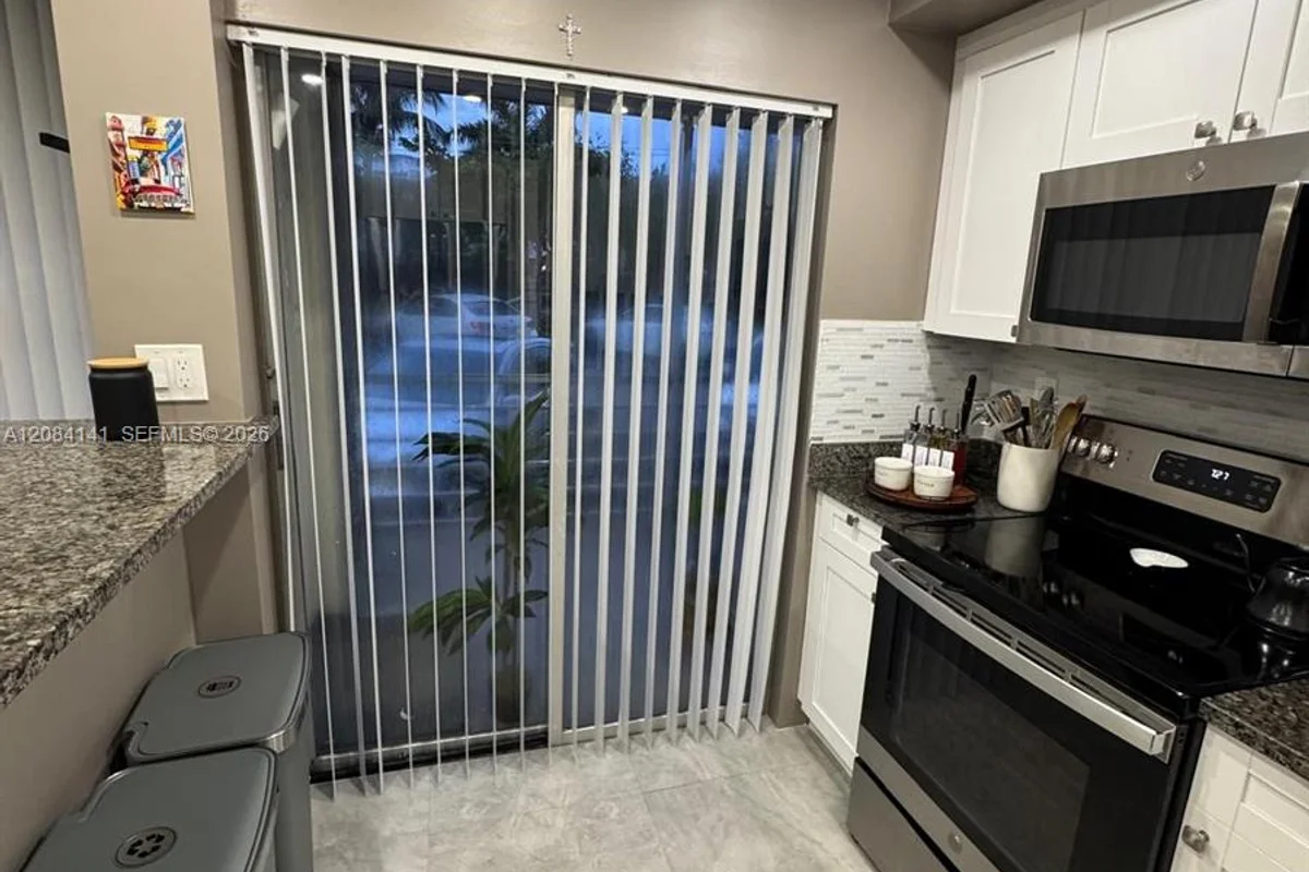 1750 NE 115th St #108, Miami: photo 1 of 12