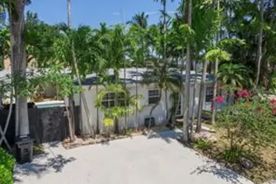 1400 NE 4th Ct #1, Fort Lauderdale: photo 1 of 17