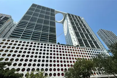 55 SE 6th St #2101, Miami: photo 1 of 32