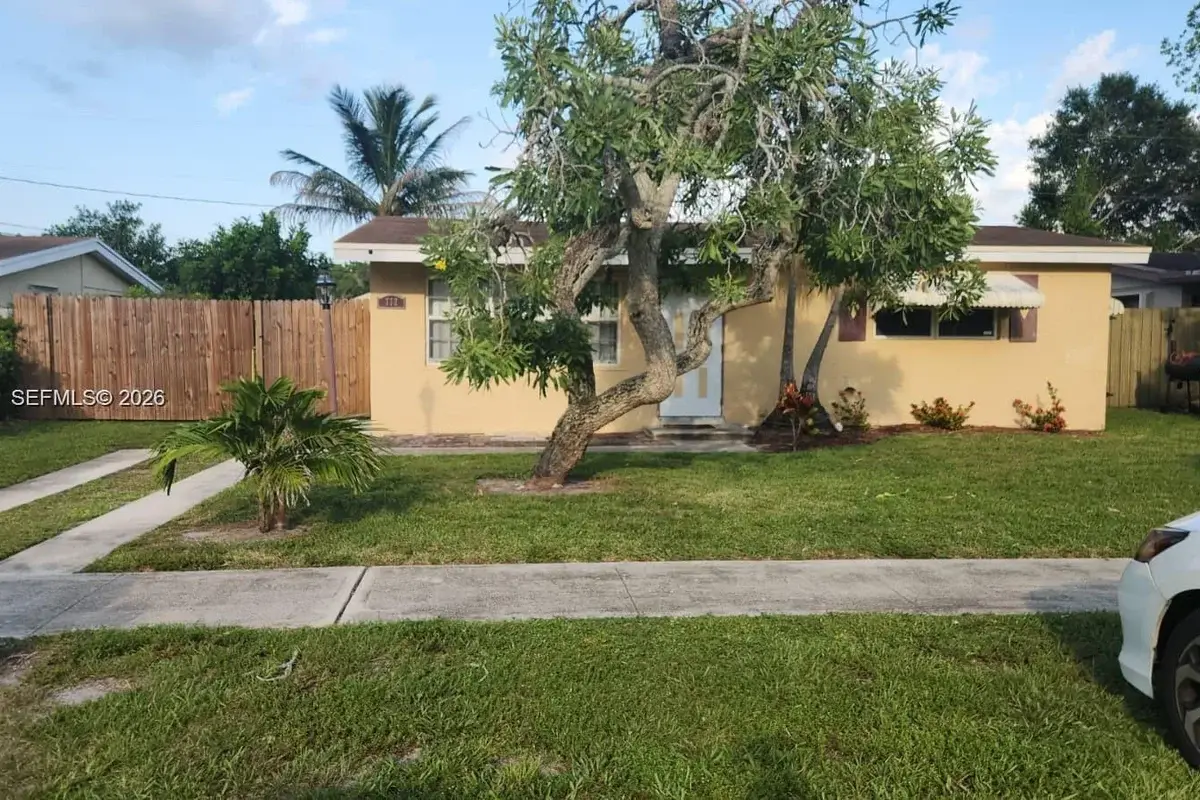 772 Gardenia Dr, Royal Palm Beach: photo 1 of 10