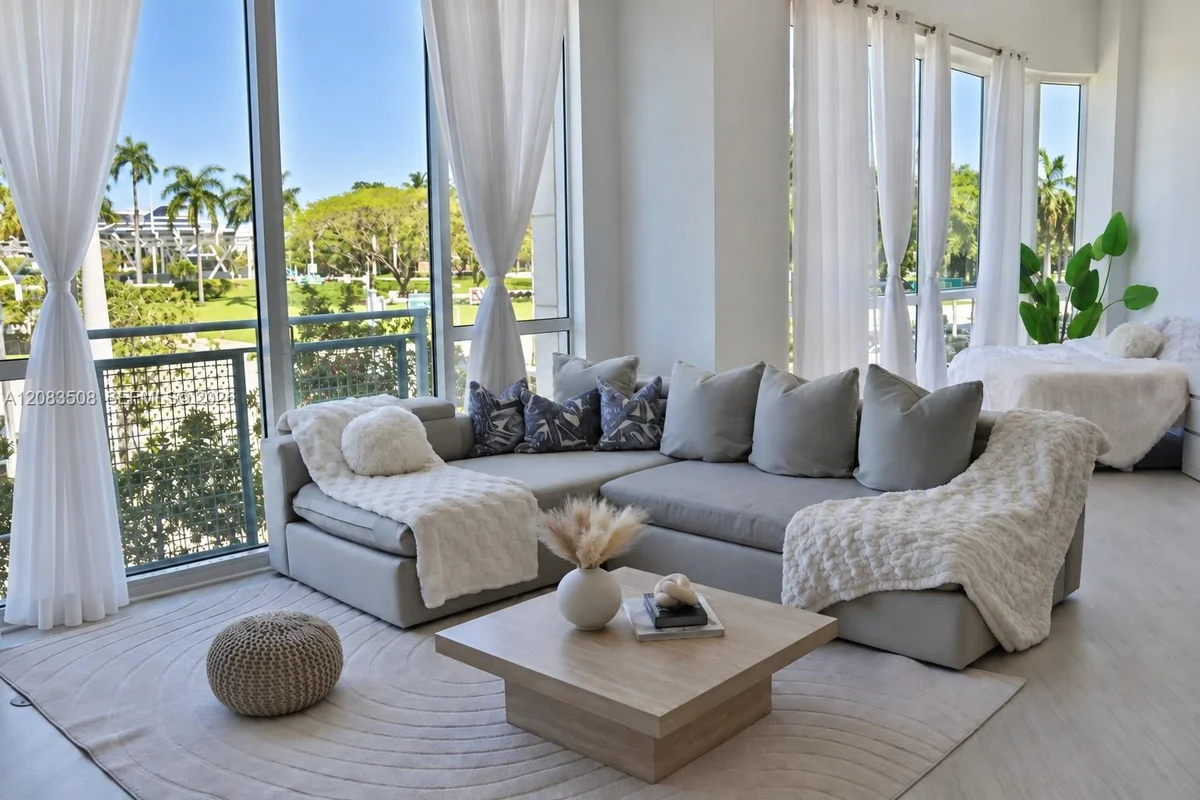 253 NE 2nd St #229, Miami: photo 1 of 14