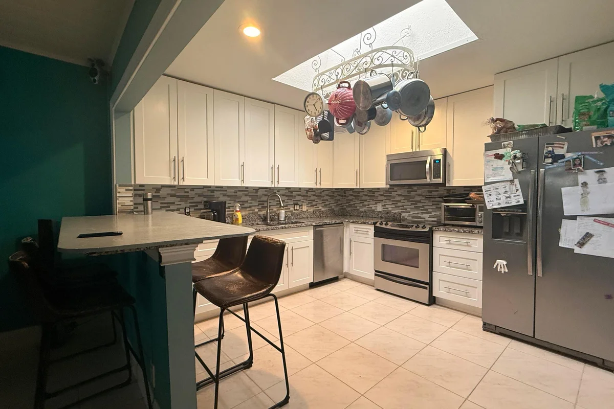 520 NW 7th St, Boynton Beach: photo 1 of 19