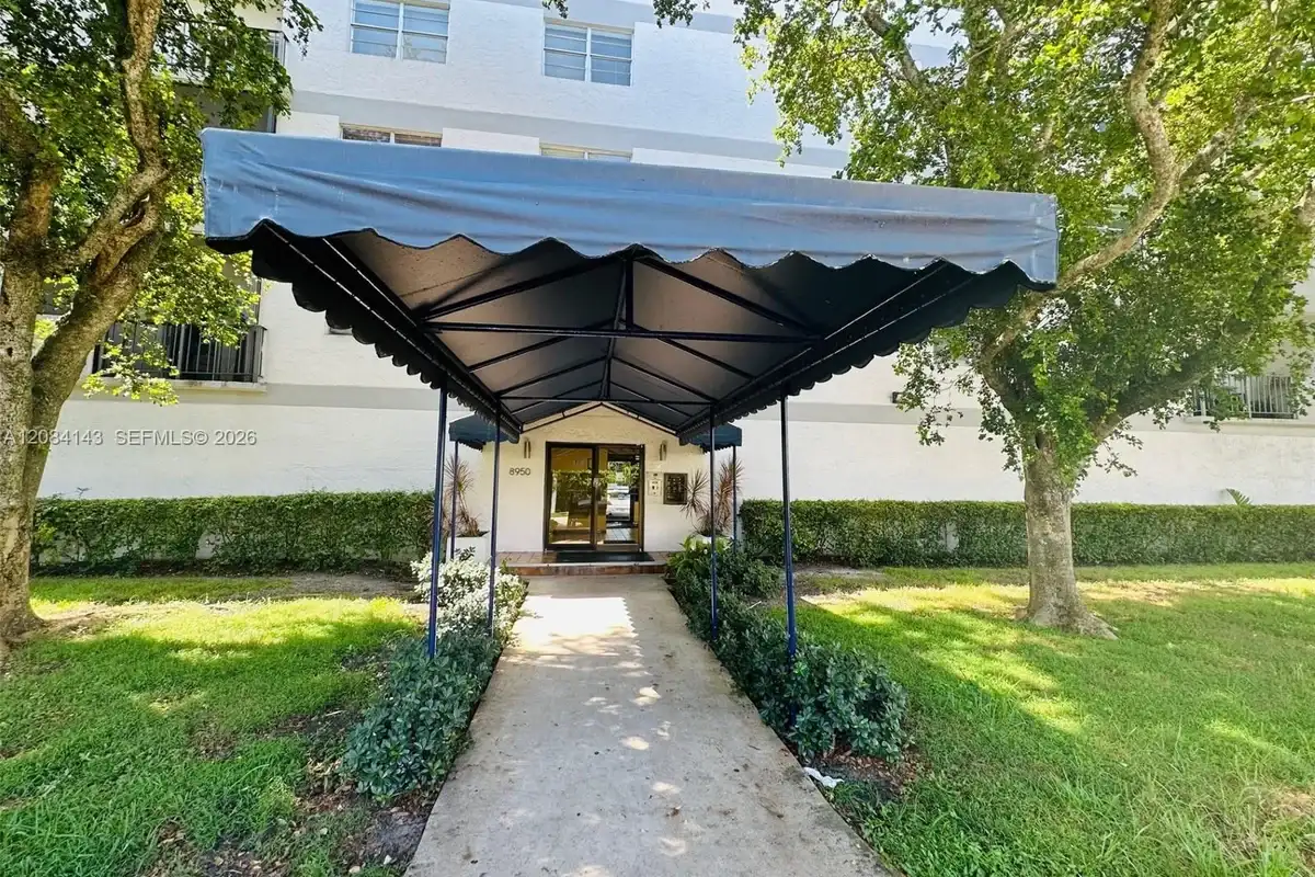 8950 NE 8th Ave #203, Miami: photo 1 of 13