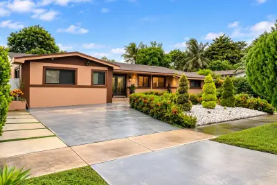70 NE 174th Dr, North Miami Beach: photo 1 of 27