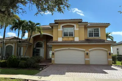 4607 SW 195th Ter, Miramar: photo 1 of 33