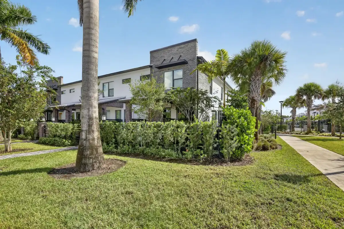 765 NW 84th Ter, Plantation: photo 1 of 31