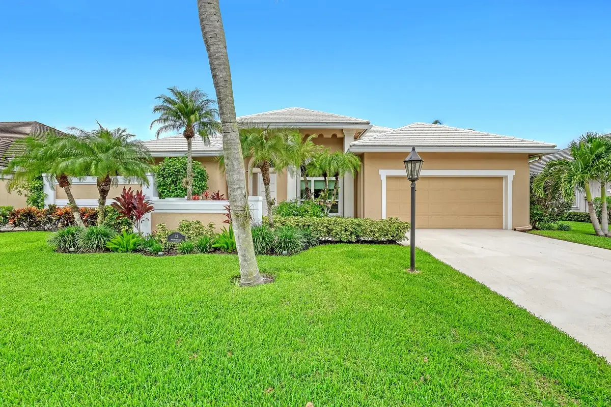 23 Windward Isle, Palm Beach Gardens: photo 1 of 47