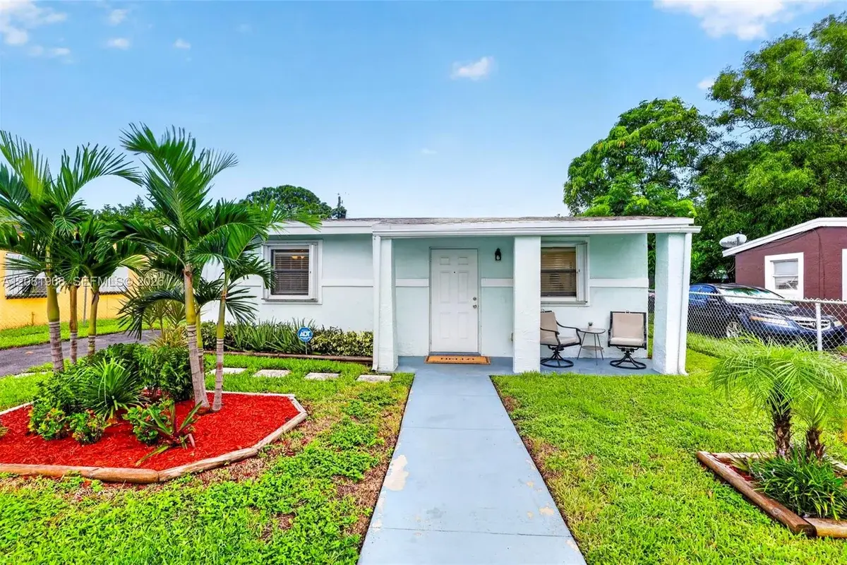 2825 NW 3rd St, Pompano Beach: photo 1 of 24